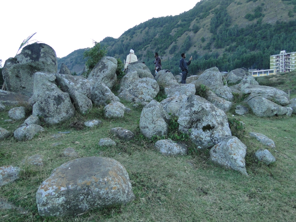 Ritual markers on stone blocks of Mušǝrā Dengay, Dessie.